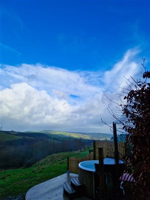 old cart house treberfedd hot tub
